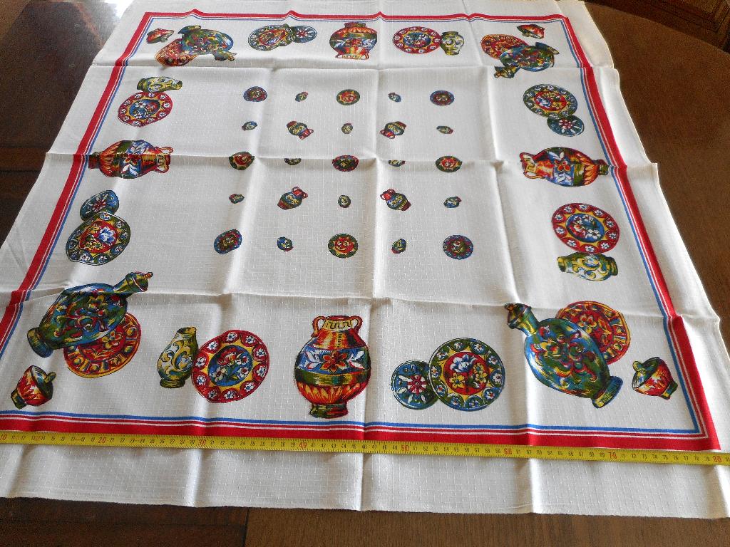 Nappe vintage 85 x  85 cm – poteries colorées, Enlèvement ou Envoi, Utilisé, Carré, Intérieur