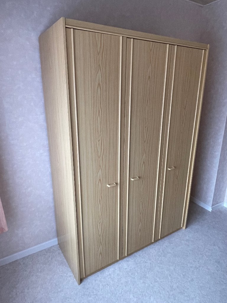 Armoire à 3 portes, Maison & Meubles, Avec porte(s), Comme neuf, 100 à 150 cm, 50 à 75 cm