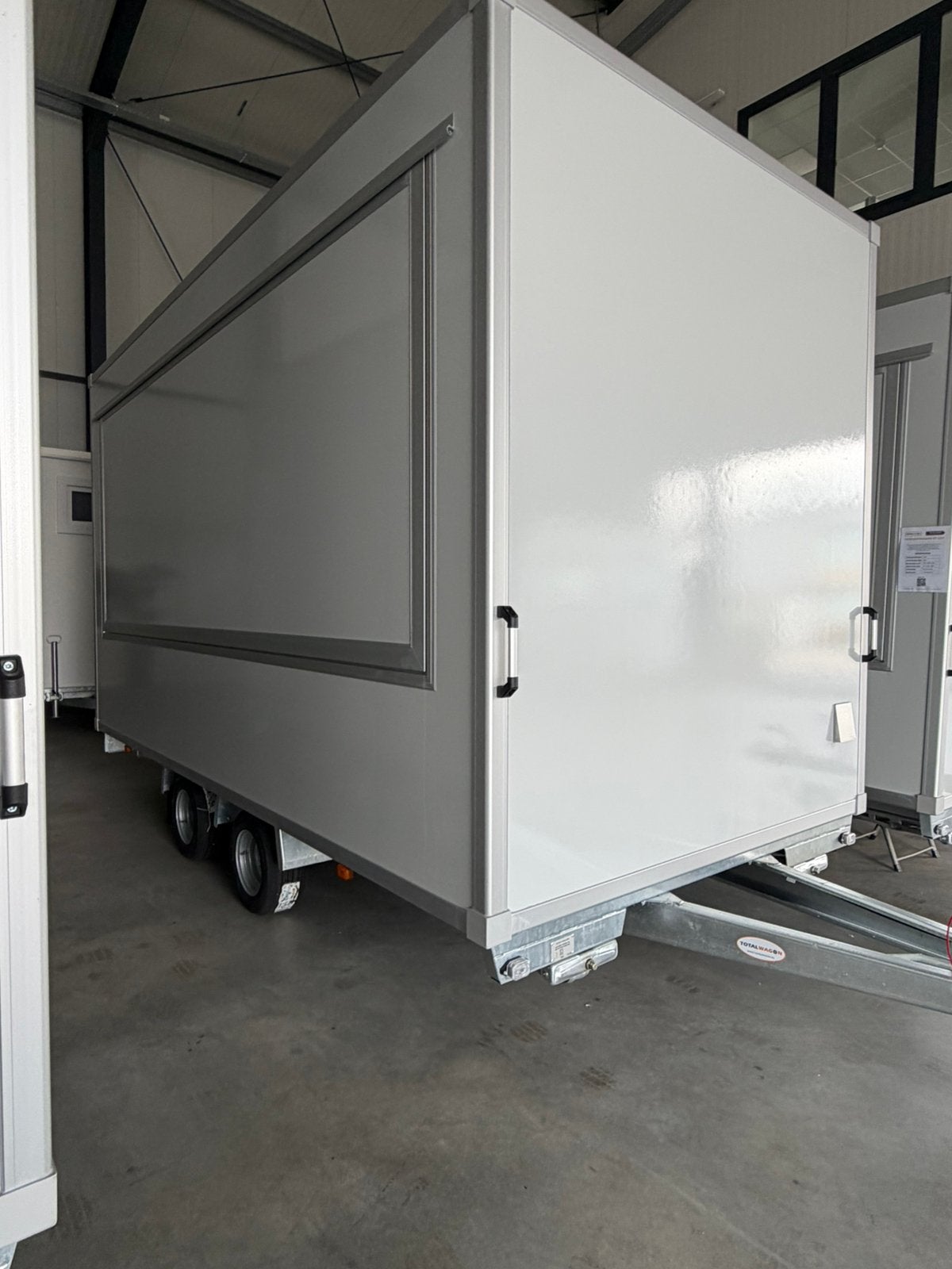Grote voorraad bij off Dutchtrailer dealer casco wagens, Ophalen, Nieuw