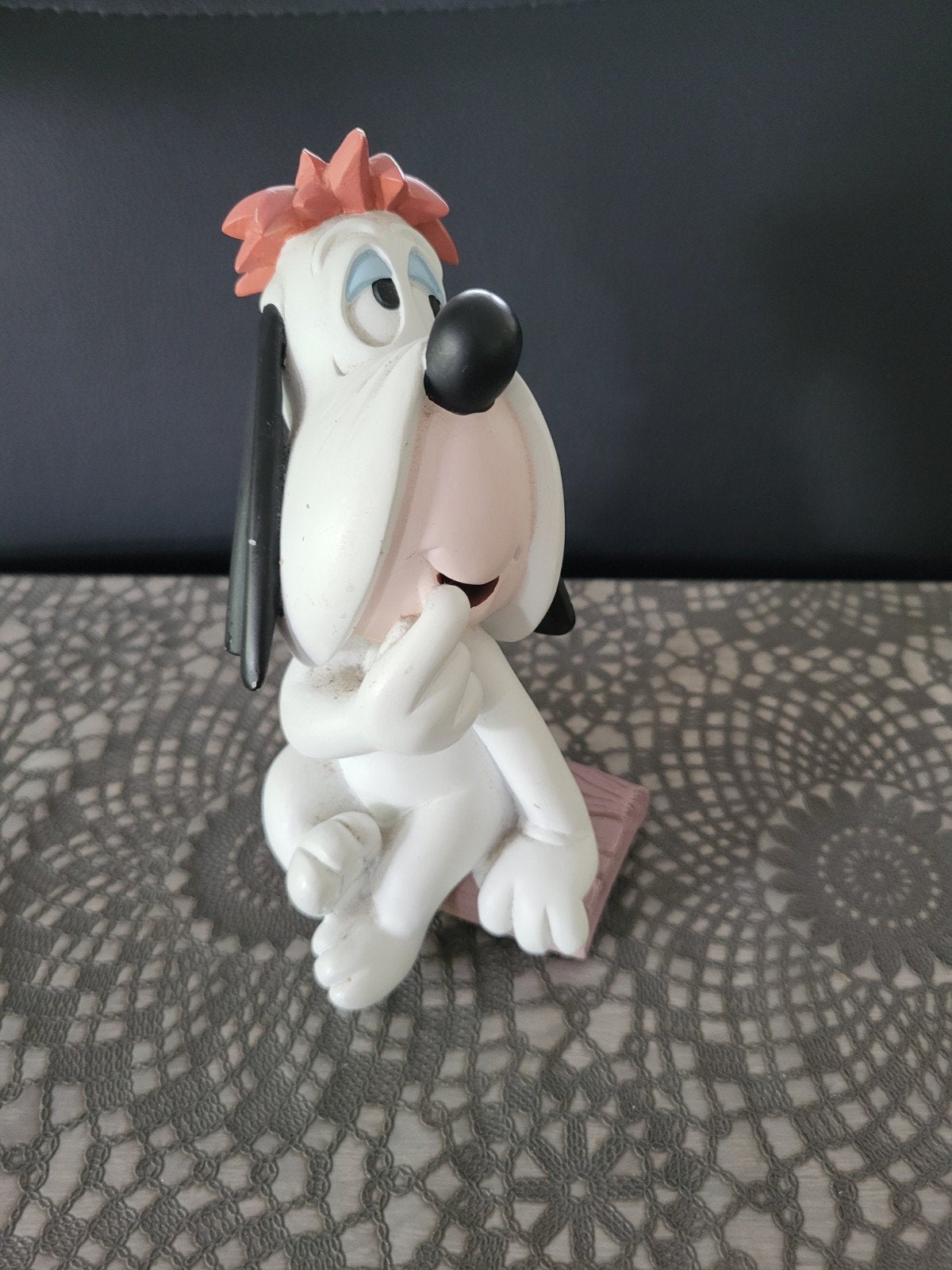 Originele Droopy zittend op boomstronk, Collections, Statues & Figurines, Enlèvement