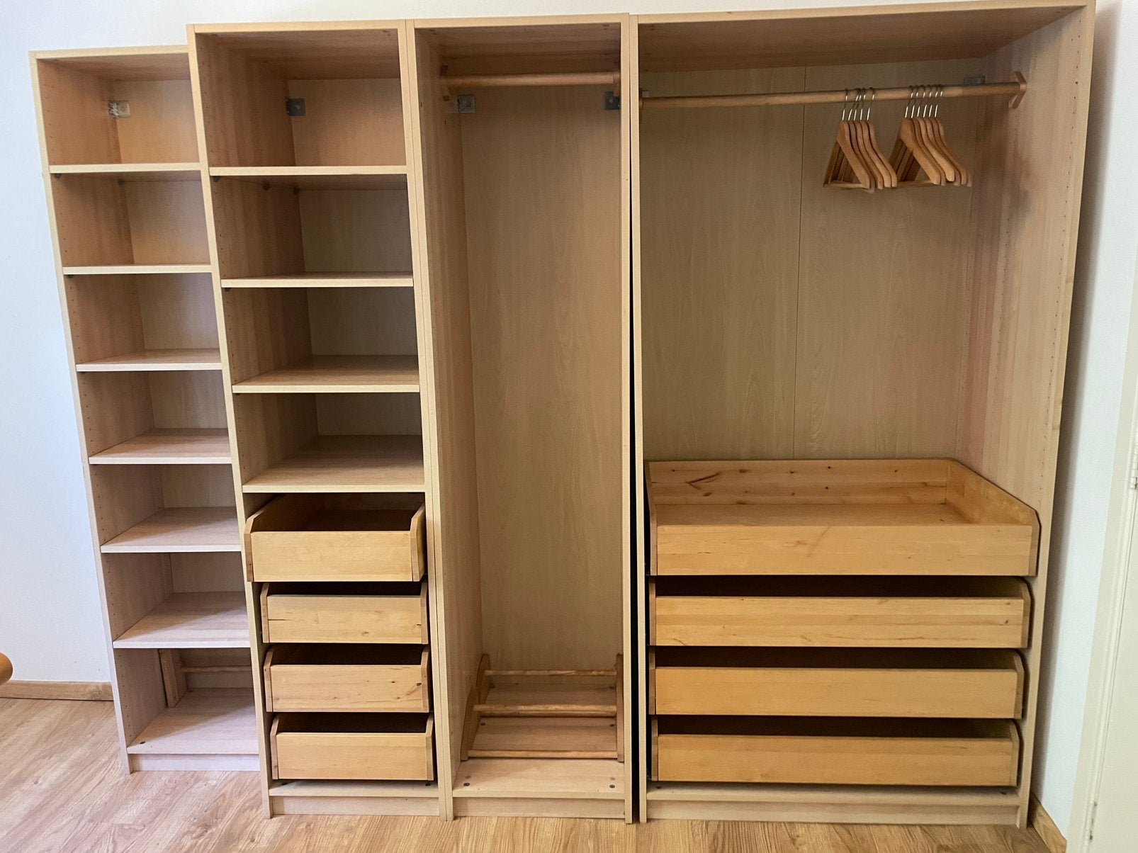 Garde-robe sans porte, Enlèvement, Utilisé