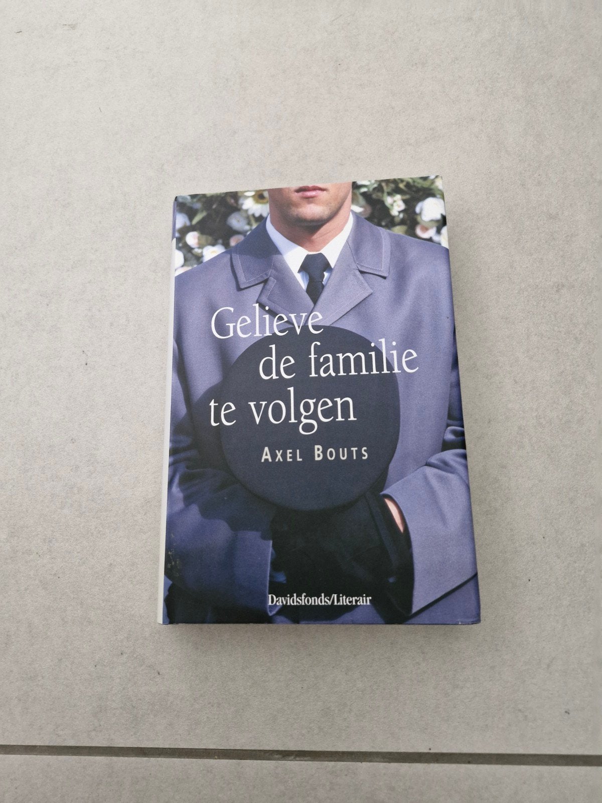 Gelieve de familie te volgen - Axel Bouts, Livres, Romans, Belgique, Envoi