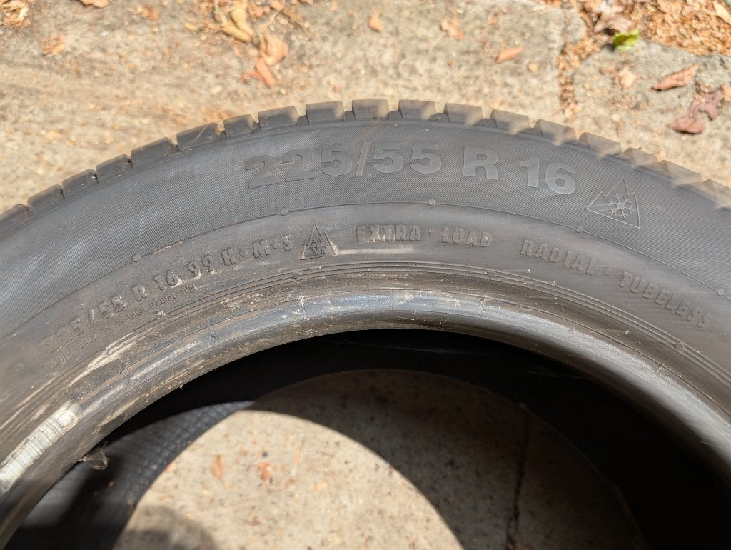 Pneus d'hiver (2 pièces) Continental Contact 225/55 R16, Autos : Pièces & Accessoires, Pneus & Jantes, Pneus hiver, 16 pouces