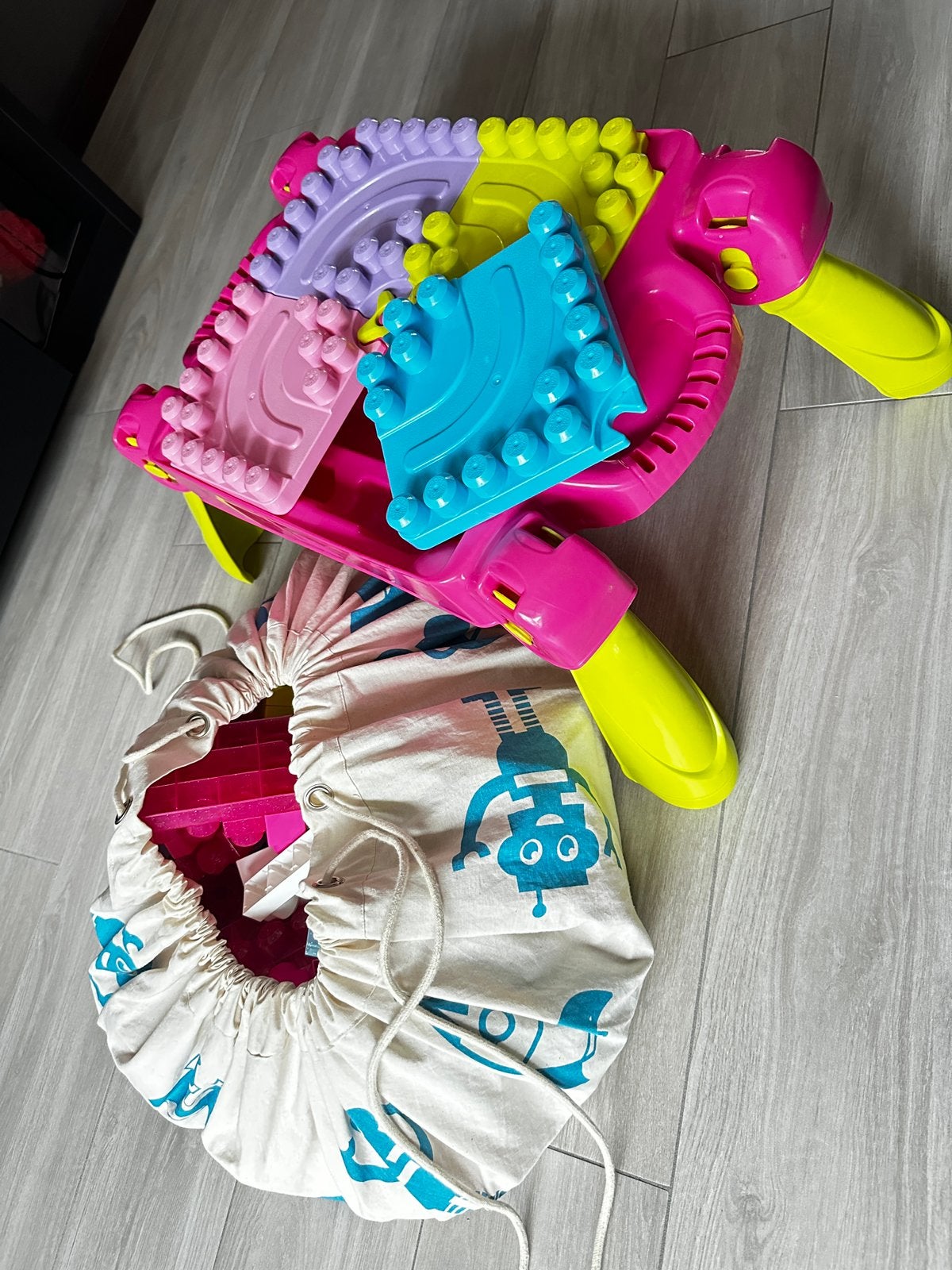 Mega bloks leertafel + 200 blokken, Ophalen of Verzenden, Gebruikt, Megabloks