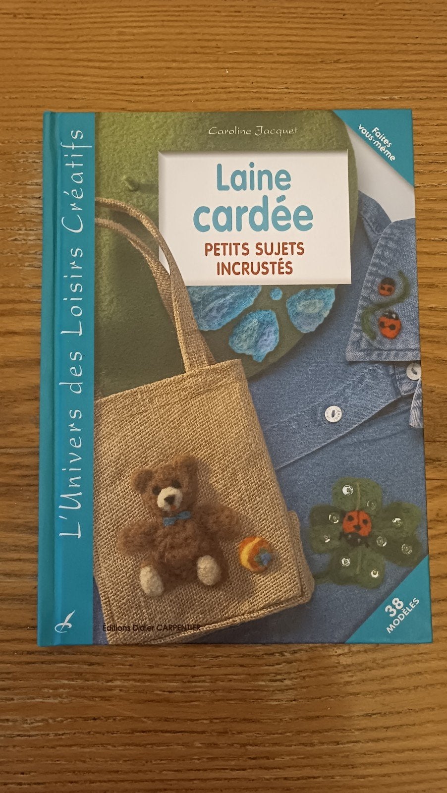 Loisirs créatifs: laine cardée, petits sujets incrustés, Livres, Enlèvement ou Envoi, Comme neuf, Caroline Jacquet, Autres sujets/thèmes