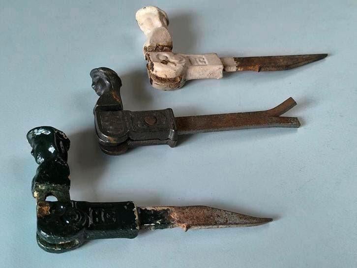3 Oude smeedijzeren sluitingen, Doe-het-zelf en Bouw, Ophalen of Verzenden