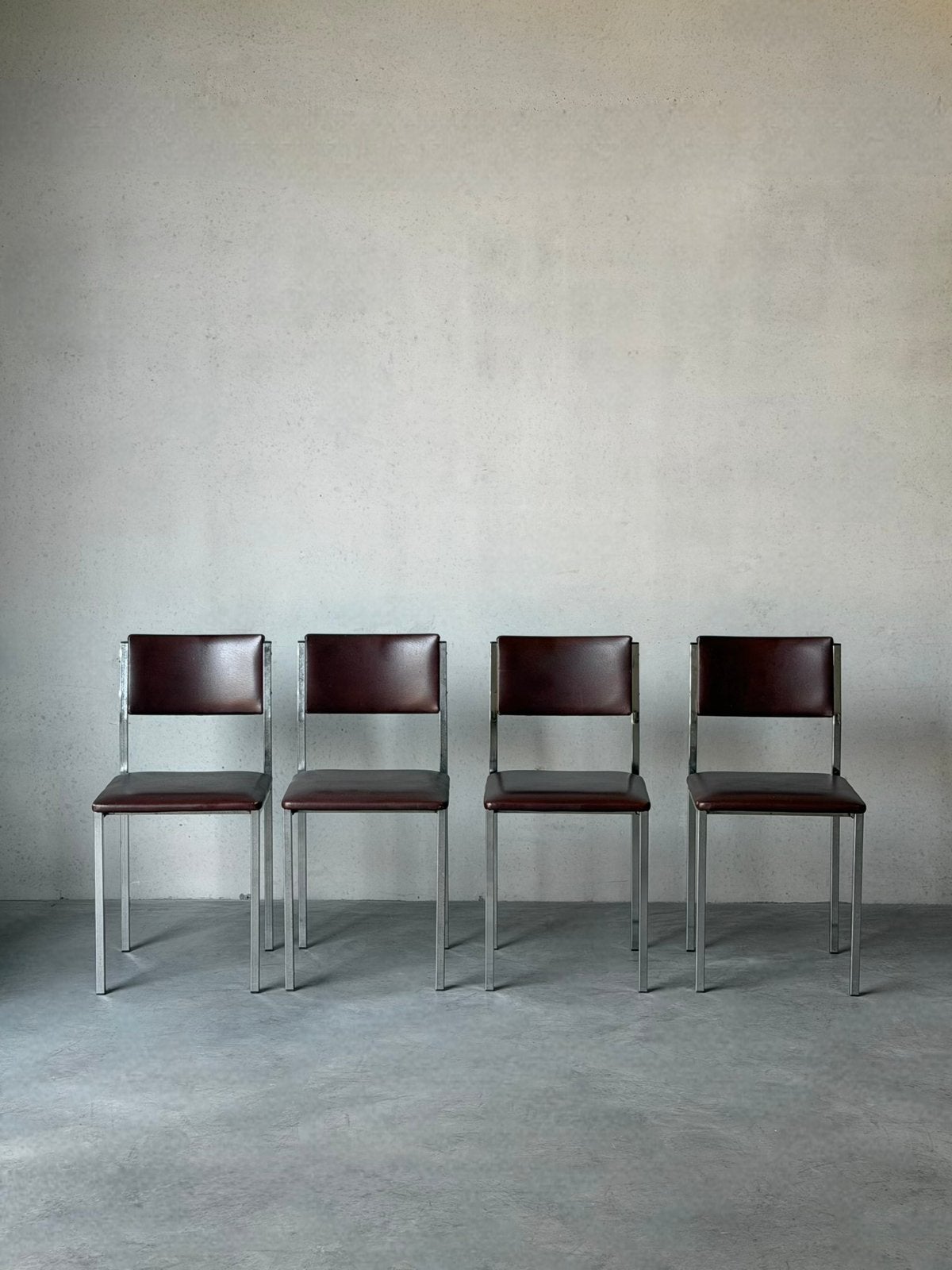 Set van 4 bauhaus burgundy chroom stoelen, Huis en Inrichting, Ophalen, Zo goed als nieuw