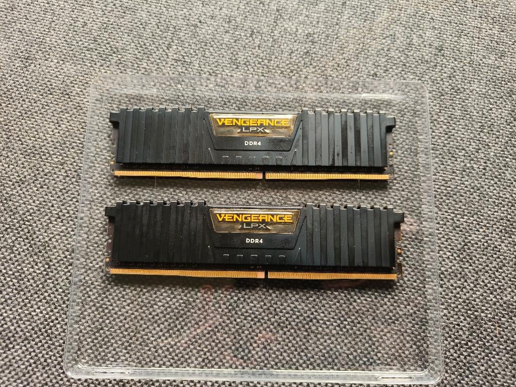 RAM Corsair Vengeance LPX 16GB (2x8GB), Ophalen, DDR4, Zo goed als nieuw, Desktop