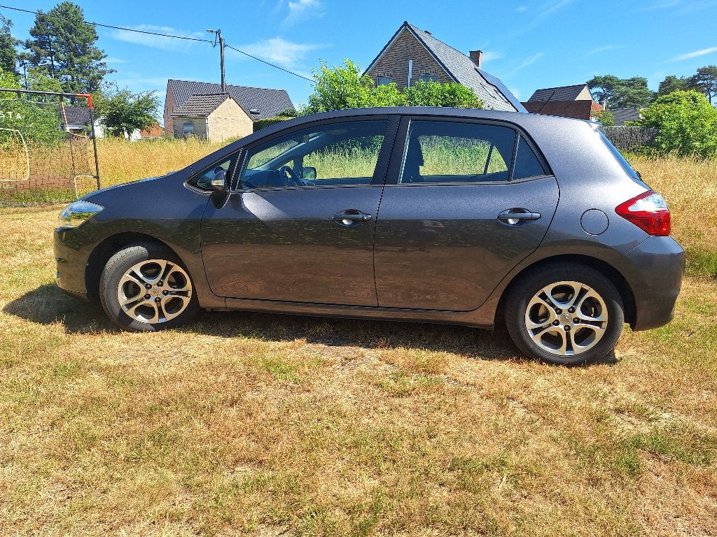 Toyota Auris 1.3 benzine weinig km's, Autos, Toyota, Argent ou Gris, Achat, Boîte manuelle, Caméra de recul