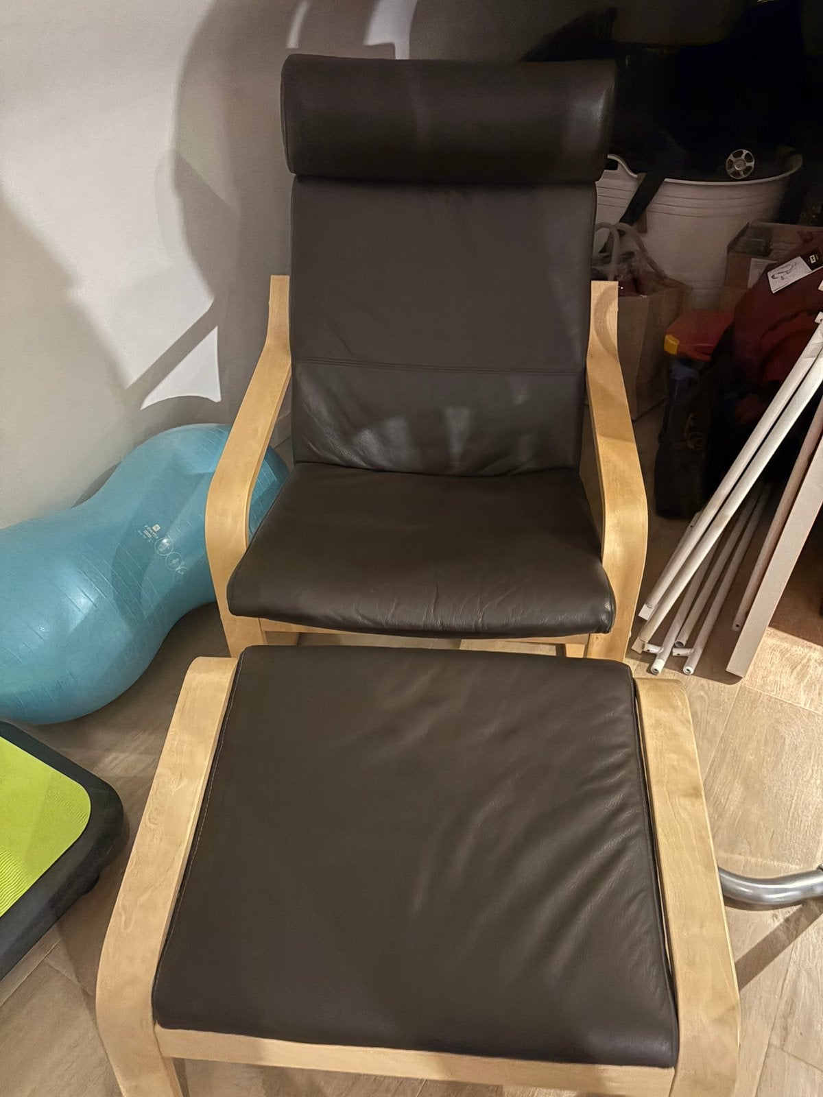 Zetel + voetbank Ikea kunstleer (amper gebruikt), Ophalen, Zo goed als nieuw