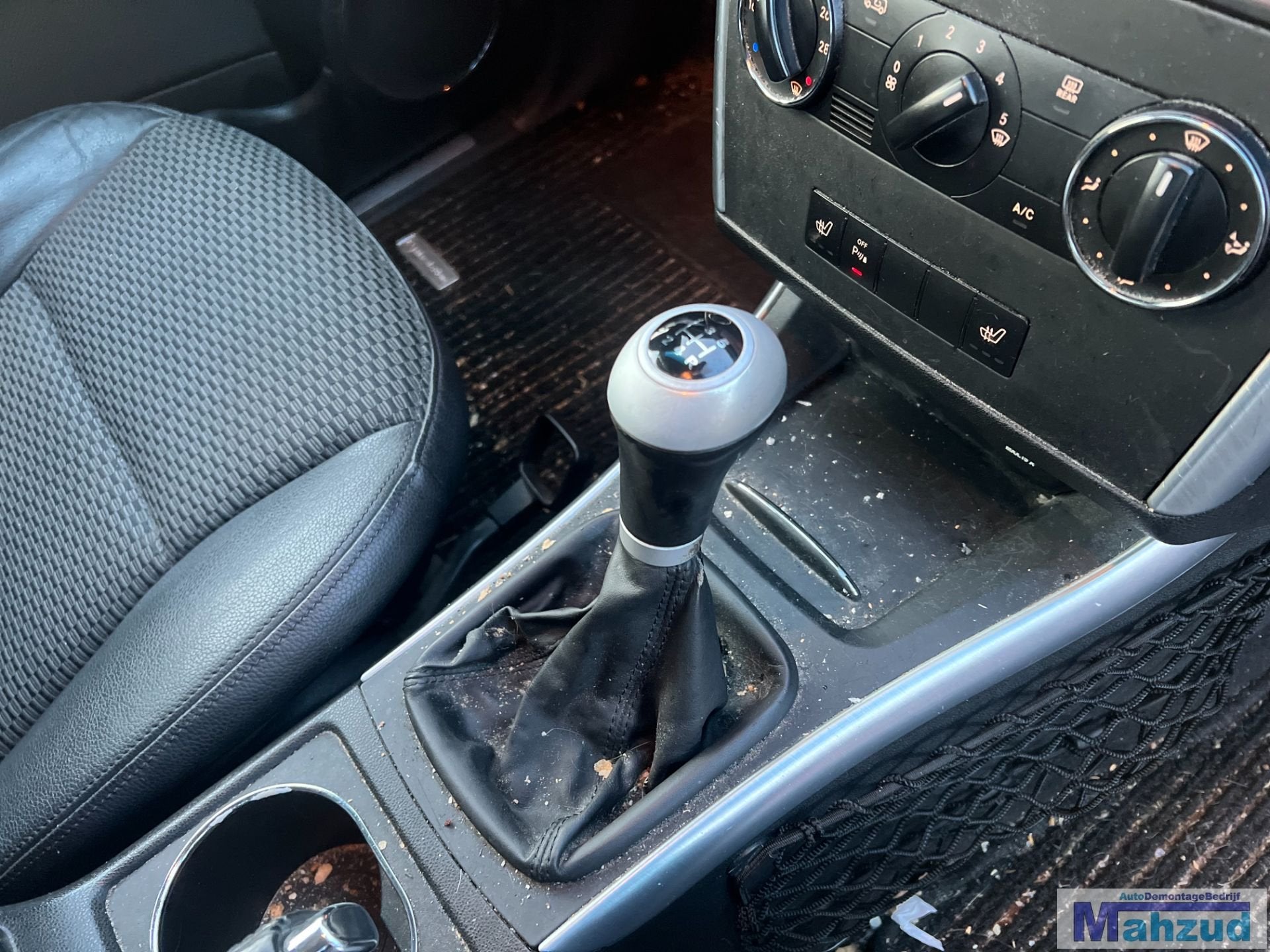 Couvercle de pommeau de levier de vitesse MERCEDES CLASSE B, Mercedes-Benz AG, Mercedes-Benz, Utilisé, Mercedesstrasse 120
70372  Stuttgart, DE