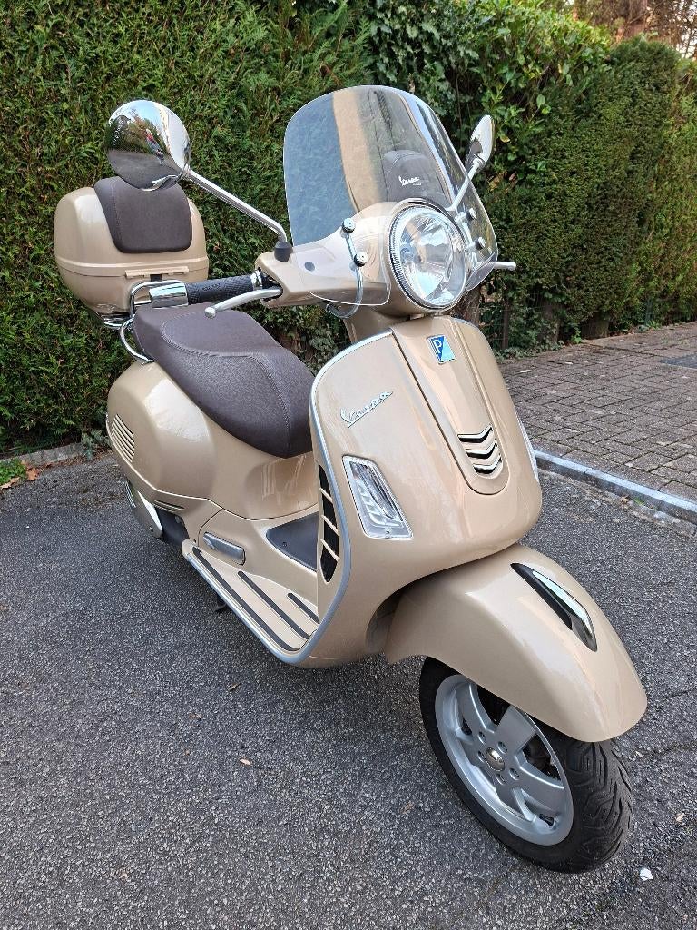 Vespa GTS 300 - 2017 - Exc. état - 15 519 km - GPS - Topcase, Motos, Motos | Piaggio, Particulier, Scooter, 12 à 35 kW, 1 cylindre