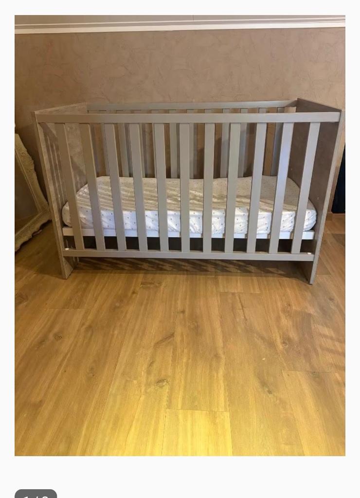 Babybedje van dreambaby, Kinderen en Baby's, Kinderkamer | Bedden, Ophalen, Zo goed als nieuw