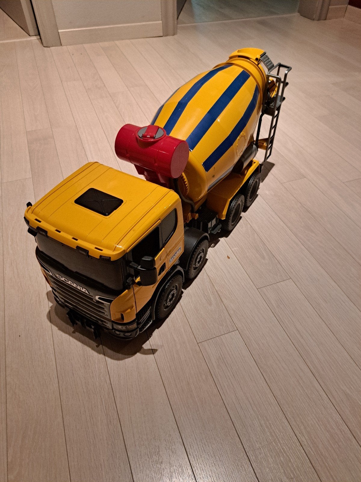 Scania betonmixer - Bruder, Ophalen
