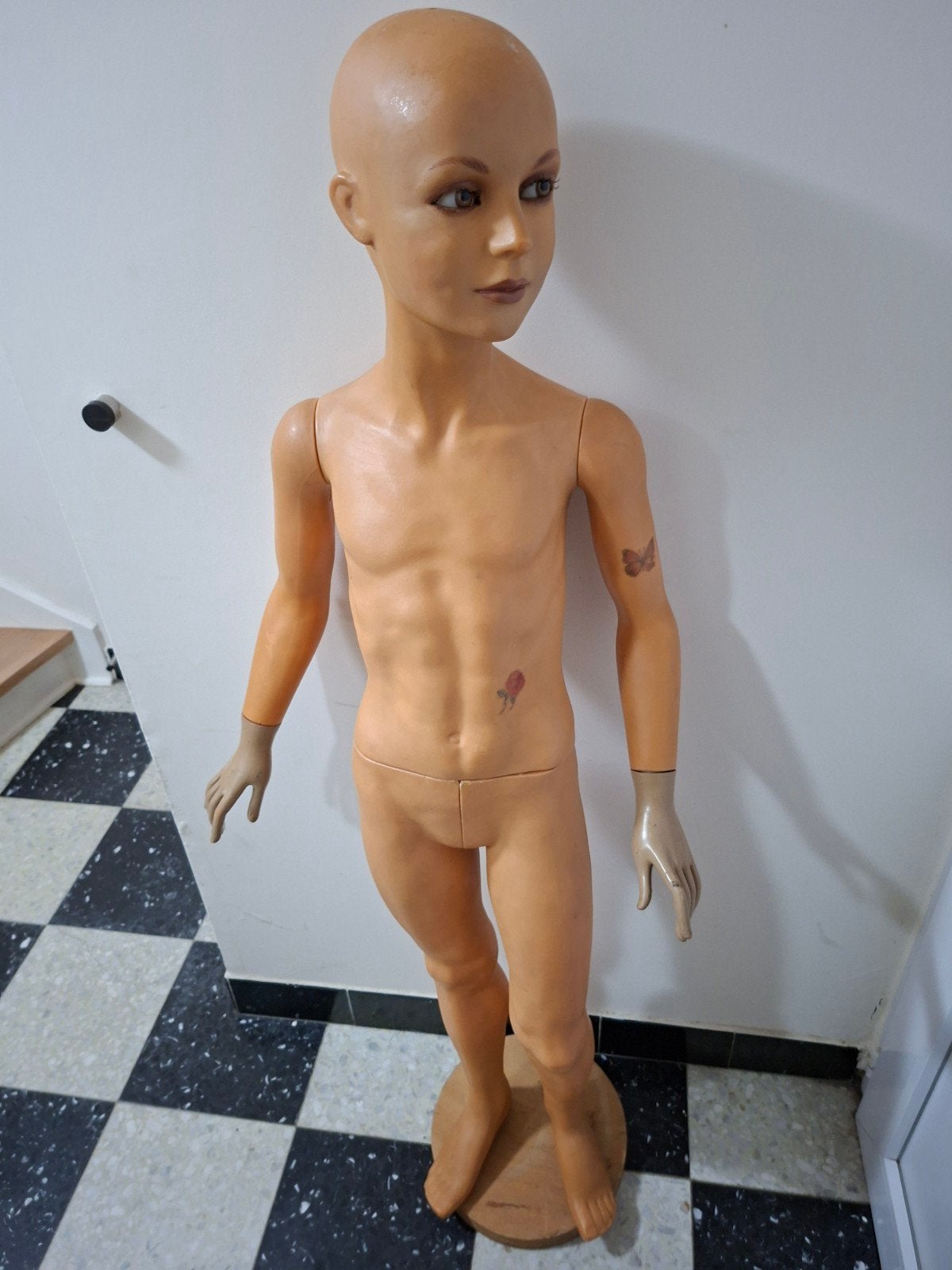 Vitrinepop kindergrootte maat 140, Ophalen, Gebruikt, Etalage