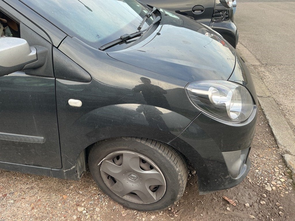 AILE AVANT DROITE Renault Twingo II (CN) (|7701477874|), Autos : Pièces & Accessoires, Renault, Garde-boue, Utilisé, Peter-Huppertz-Straße 5
51063  Köln, DE
