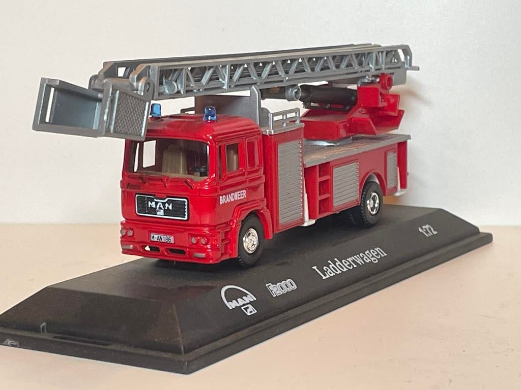 MAN F2000 Brandweer in de schaal 1:72, Hobby en Vrije tijd, Modelauto's | Overige schalen, Zo goed als nieuw, Bus of Vrachtwagen