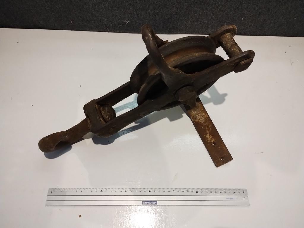 Antieke gietijzeren katrol, Antiek en Kunst, Ophalen