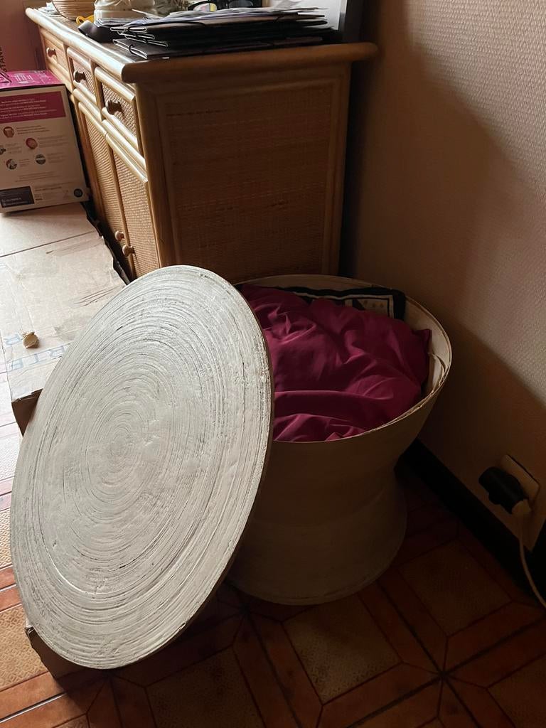 Table basse thaillandaise blanche, Moins de 50 cm, Rond, Enlèvement, Utilisé