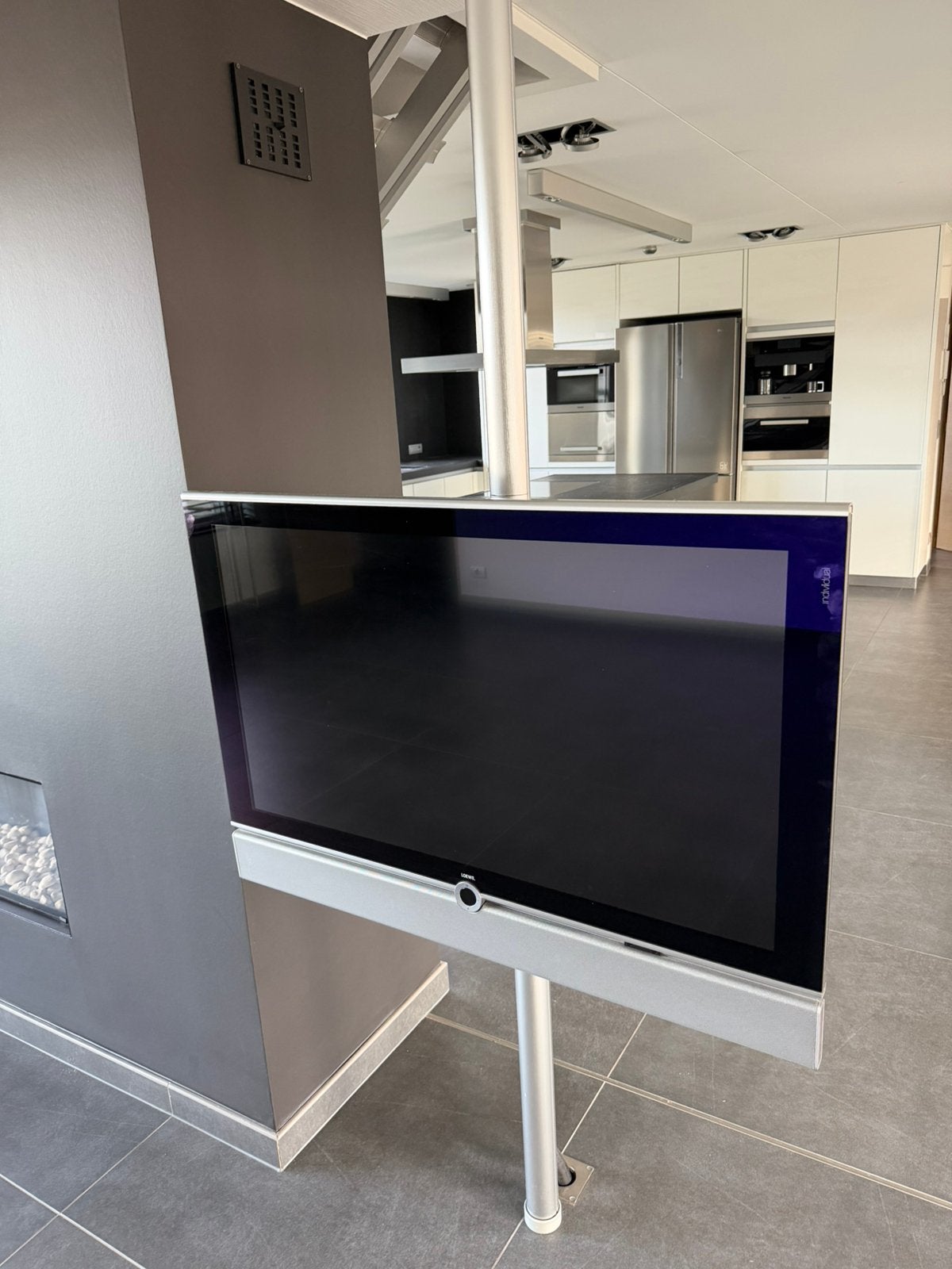 Loewe individual tv met blu-ray subwoofer, Audio, Tv en Foto, Ophalen, Gebruikt, 100 cm of meer