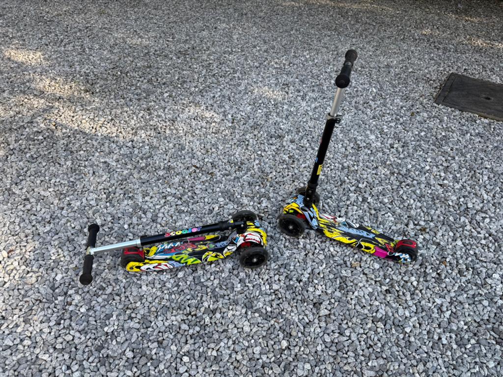 : 2 trottinettes enfant 3 roues pliables, Enlèvement, Utilisé
