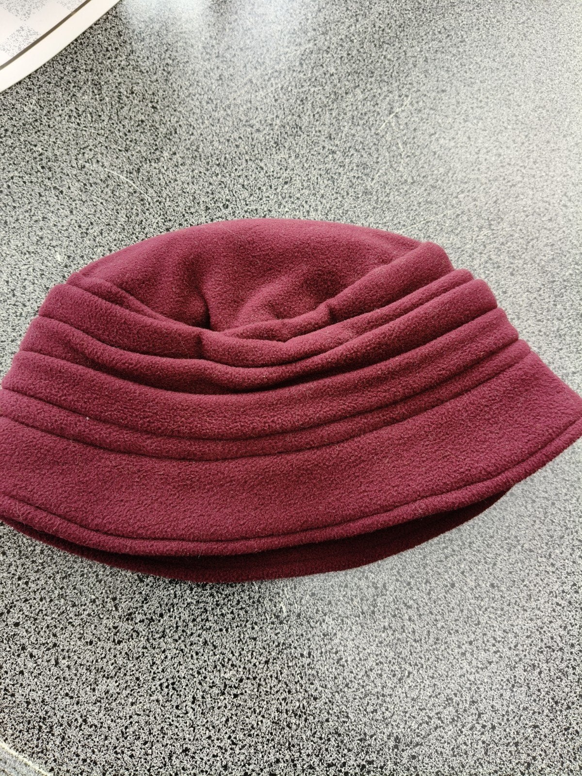 Bonnet polaire bordeaux doublé, Enlèvement