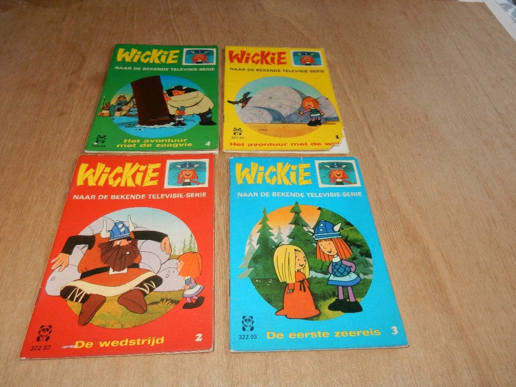nr.330 - Vier boekjes wickie the viking, Verzamelen, Film en Tv, Ophalen of Verzenden