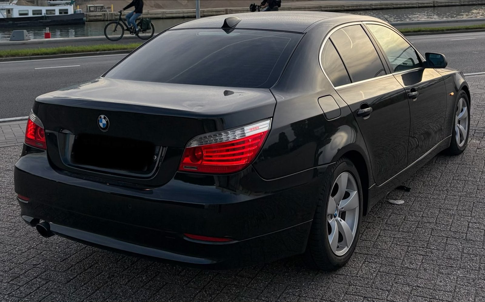 BMW 520i LCI — Essence — Boîte auto sport — 261 000 km, Autos, Cuir, Noir, 5 portes, Automatique