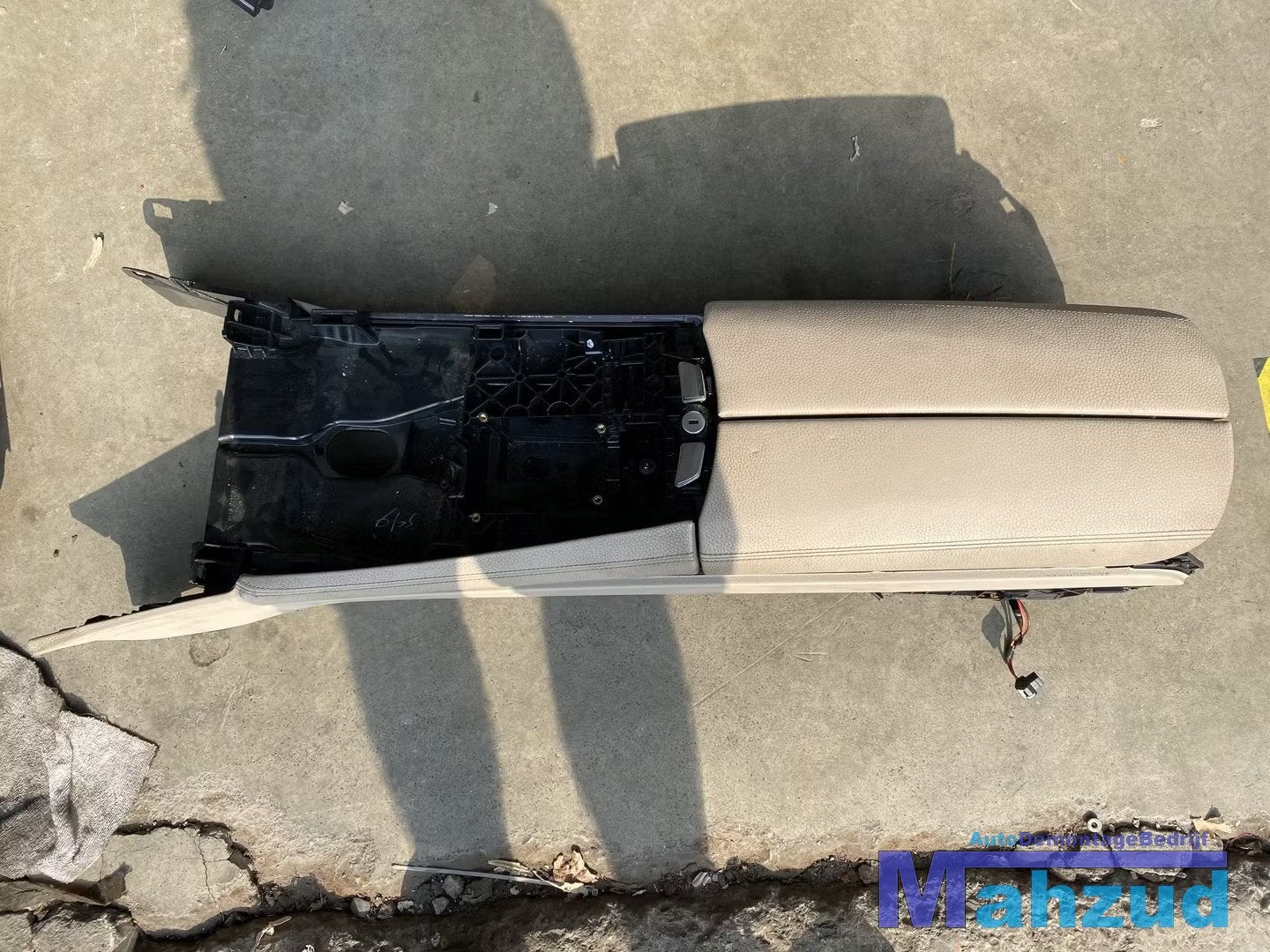 BMW 7 serie F01 beige leder armsteun middenconsole, Auto-onderdelen, Petuelring 130
80788  Munich, DE, Gebruikt, Info@bmw.de, BMW