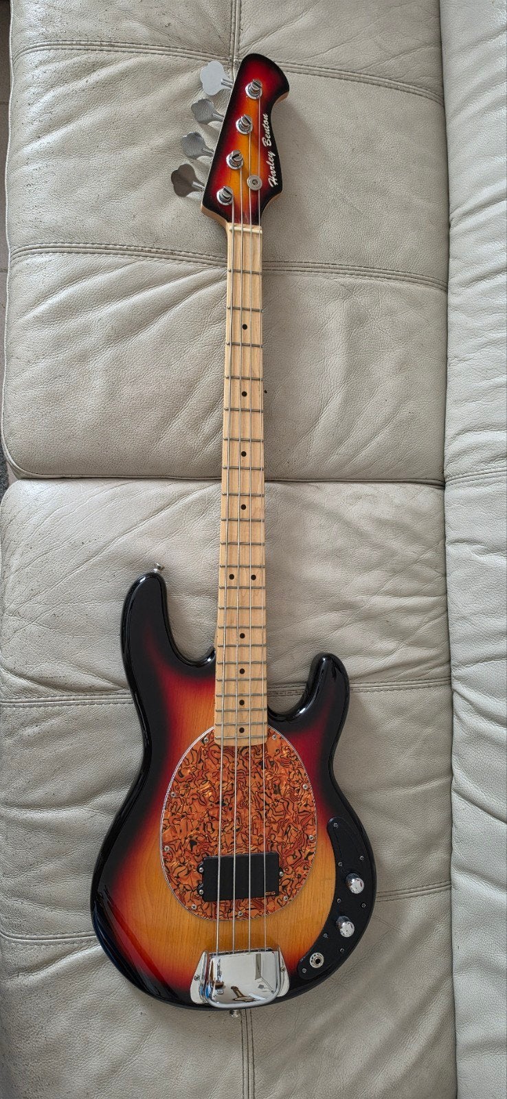 Harley Benton Stingray Bass EMG pickup, Muziek en Instrumenten, Snaarinstrumenten | Gitaren | Bas, Ophalen, Gebruikt, Elektrisch