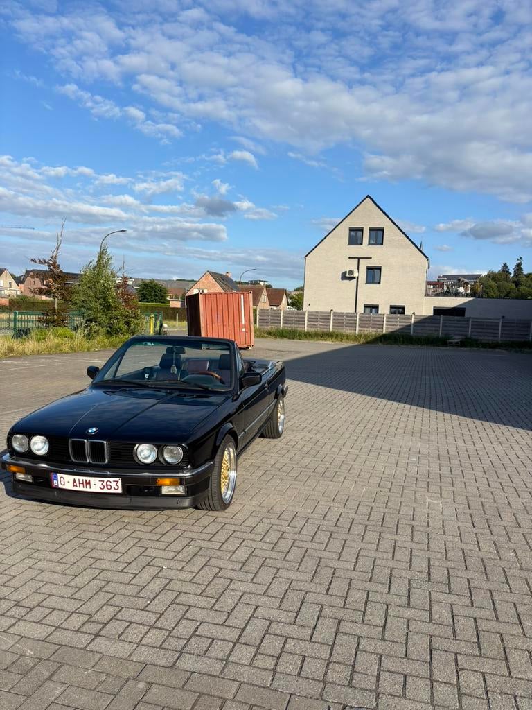 BMW 320i cabrio - oldtimer, Auto's, BMW, Achterwielaandrijving, Cabriolet, Bedrijf, Handgeschakeld