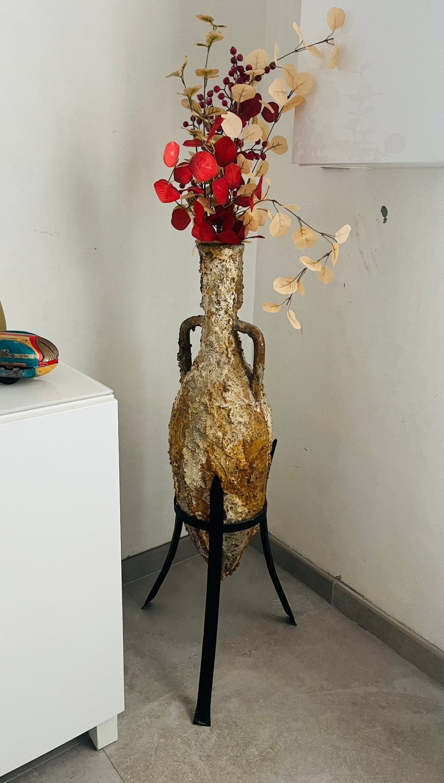 Grande amphore décorative avec pied en métal, Enlèvement