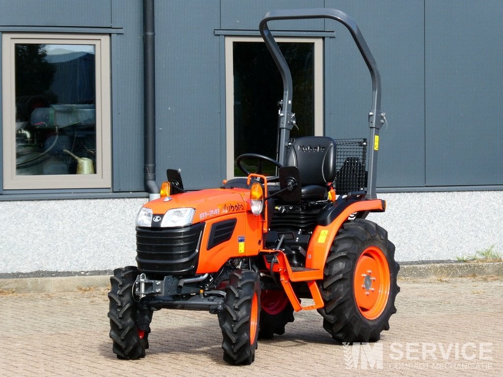 Kubota B1-241 4wd, Articles professionnels, Autres marques, Jusqu'à 2500, Jusqu'à 80 ch, Kubota Hol