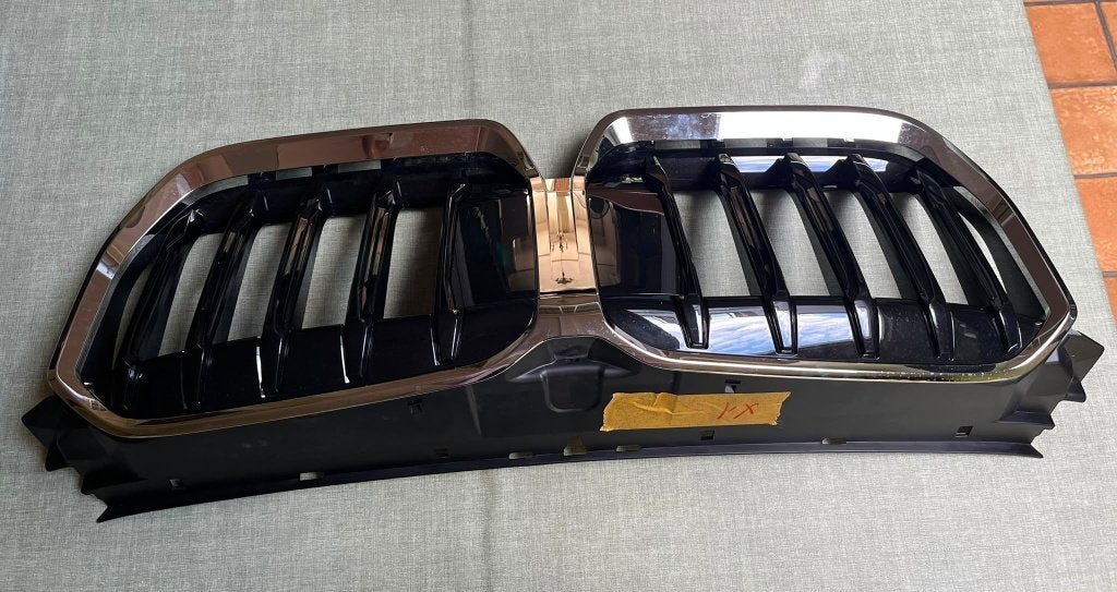 Originele BMW X1 U11 voorste grille - NIEUW, Ophalen, Voor, Nieuw, Bumper