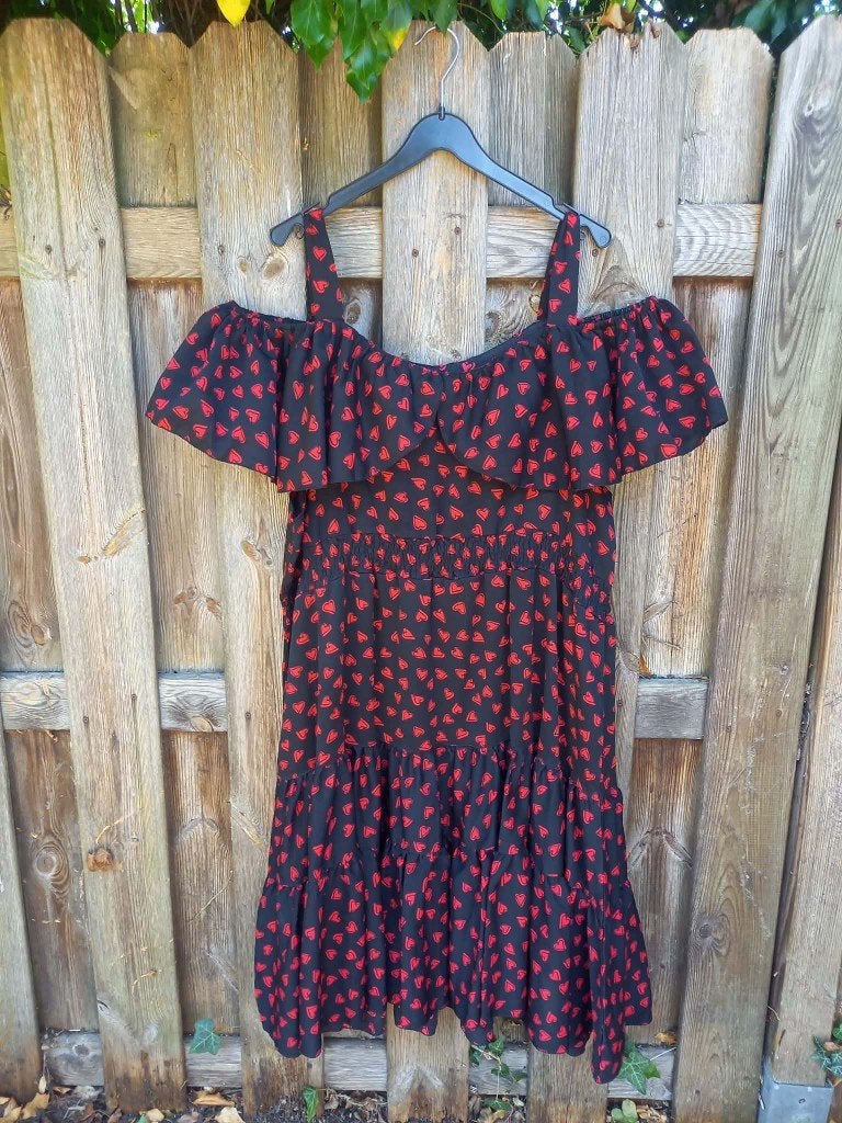 Hartjesjurk schoudervolants, maat 54, A-model, 115 cm lang, Kleding | Dames, Ophalen of Verzenden, Rood