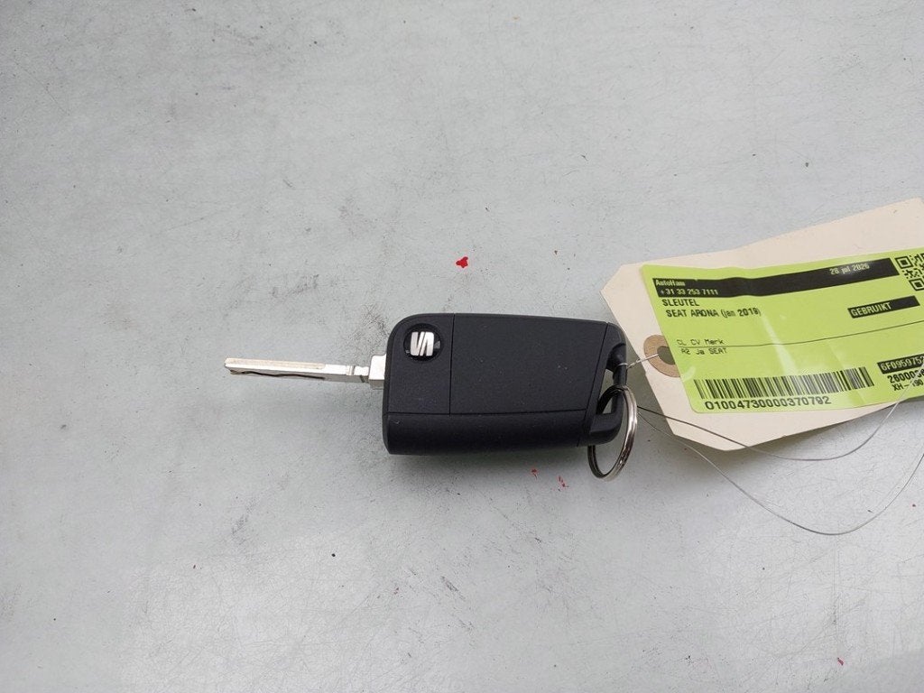 CLE Arona (KJX) (|6F0959752L|6F0959752B|6F0959752LAIF|), Autos : Pièces & Accessoires, Seat Deutschland GmbH, Service@seat.de