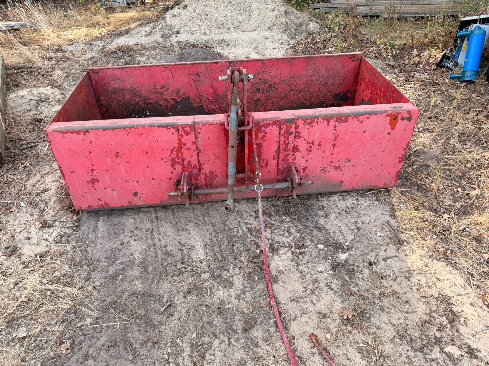 Robuuste rode kiepbak voor tractor - 200x90x70 cm, Zakelijke goederen, Ophalen