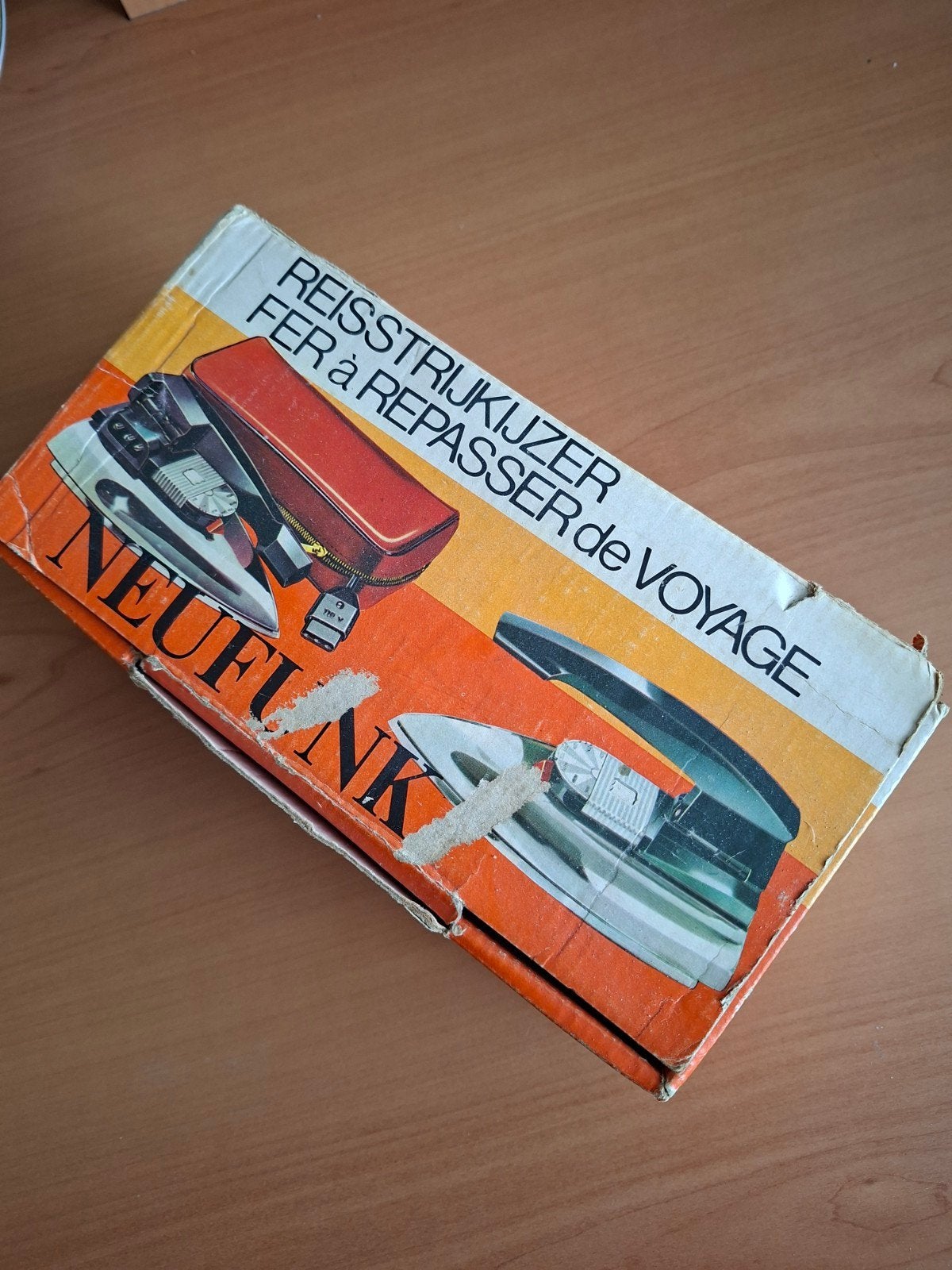 Neufunk reisstrijkijzer  110/220 1976, Ophalen