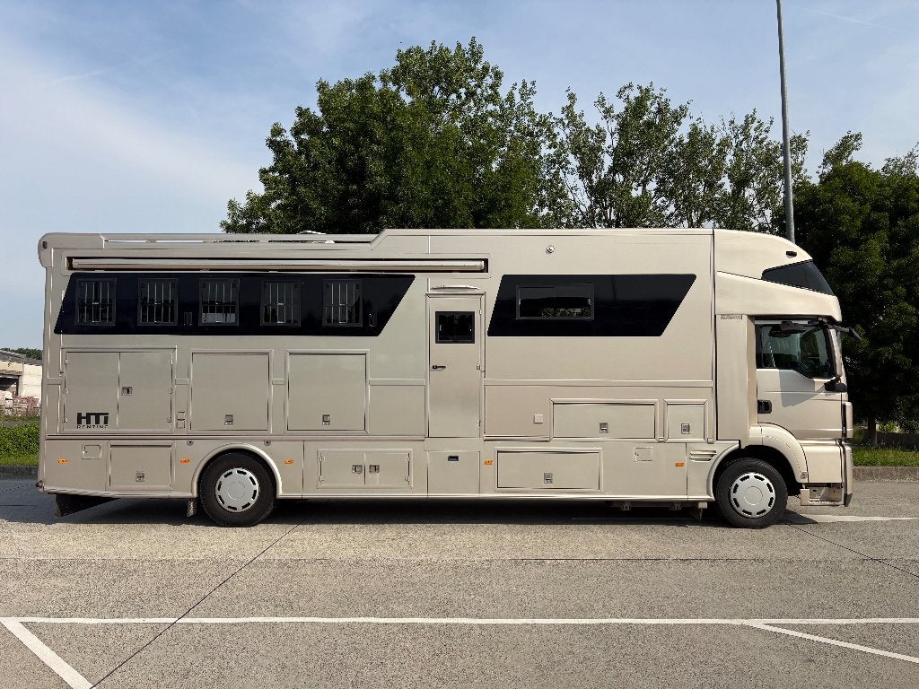 HTI RENTING Camping-car/camion chevaux de luxe, Entreprise, Jusqu'à 6, Diesel, Automatique