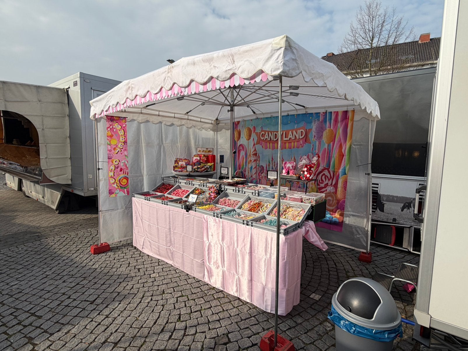 Snoepkraam, Ophalen