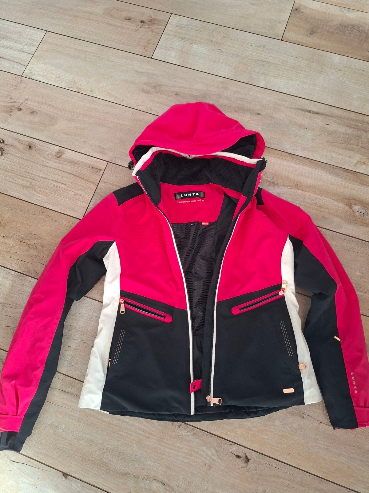 dames ski jas 50€, maat 42., Kleding | Dames, Ophalen, Luhta, Maat 42/44 (L), Zo goed als nieuw