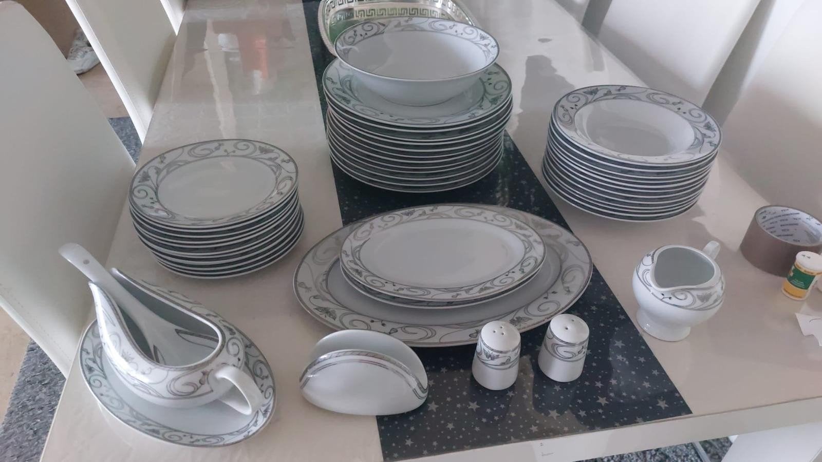 Poselein servies, Ophalen, Zo goed als nieuw