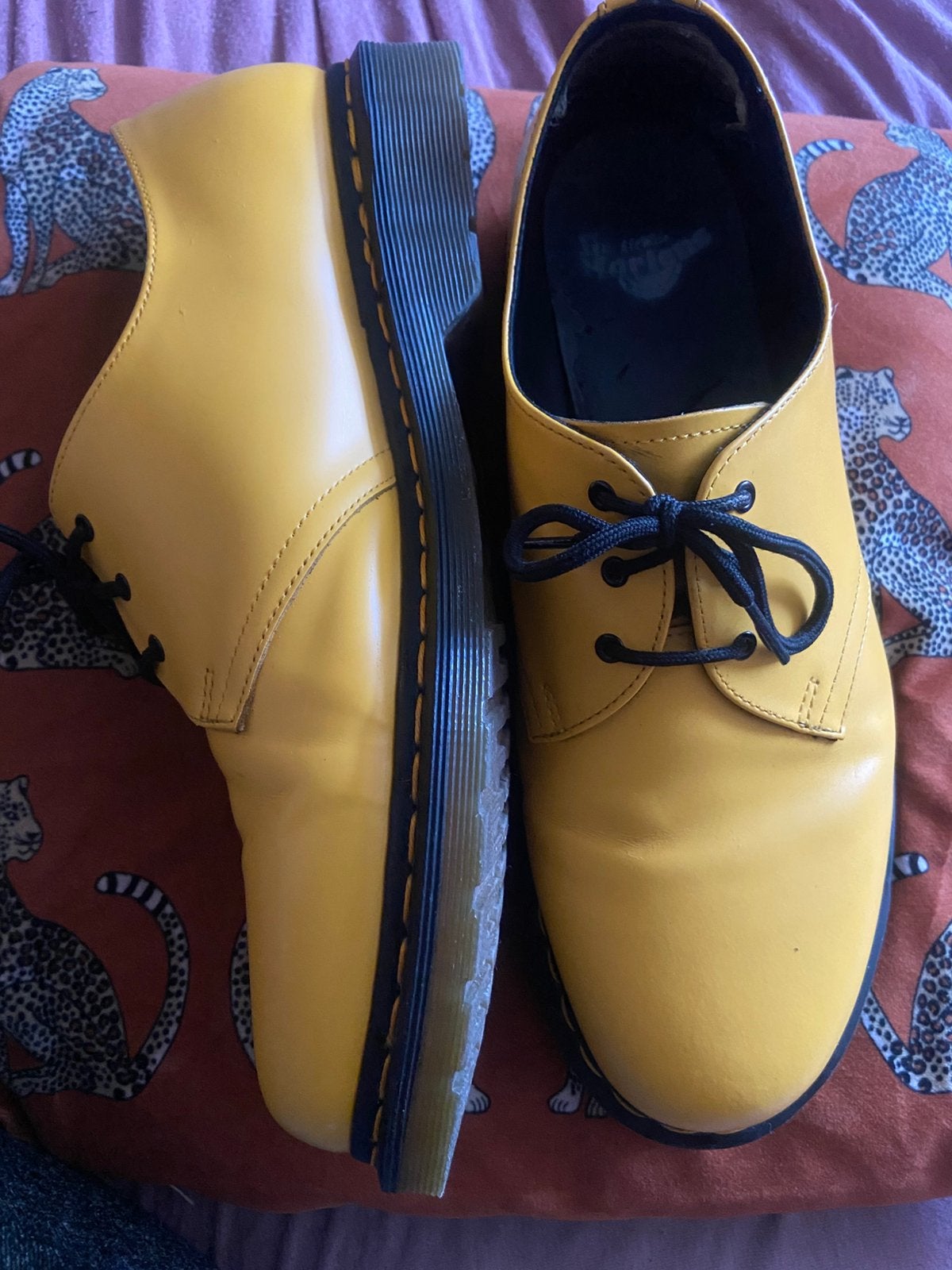 Chaussures dr martens 46 jaunes, Enlèvement, Comme neuf