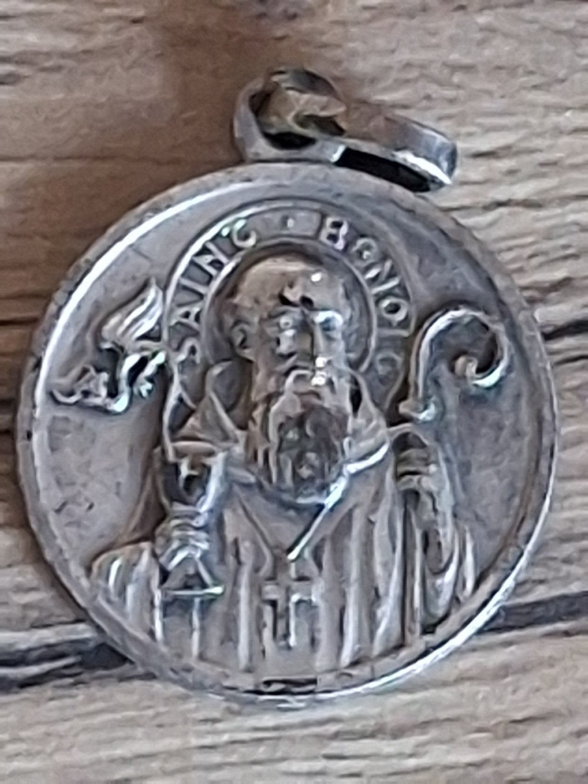 Sint-Benedictusmedaille, Verzamelen, Verzenden