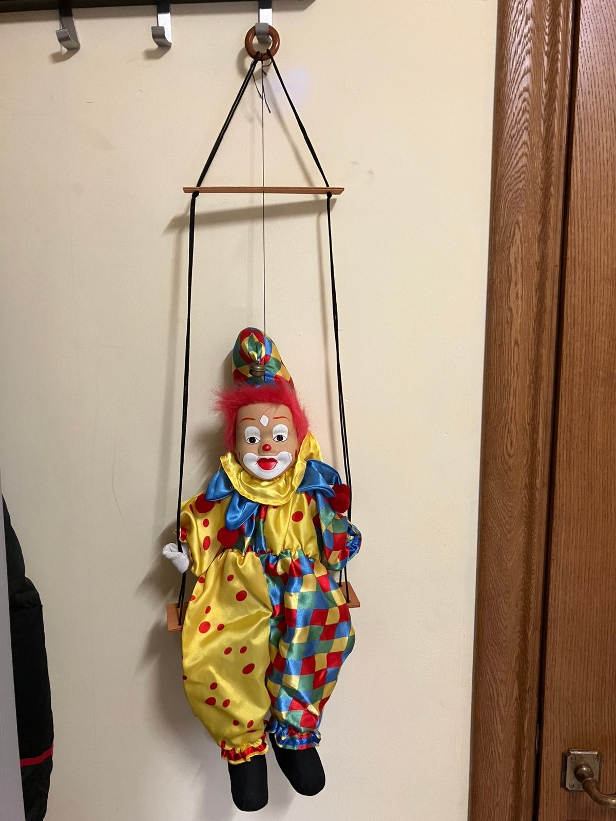Clown pop porselein op schommel, Verzamelen, Ophalen, Gebruikt, Pop