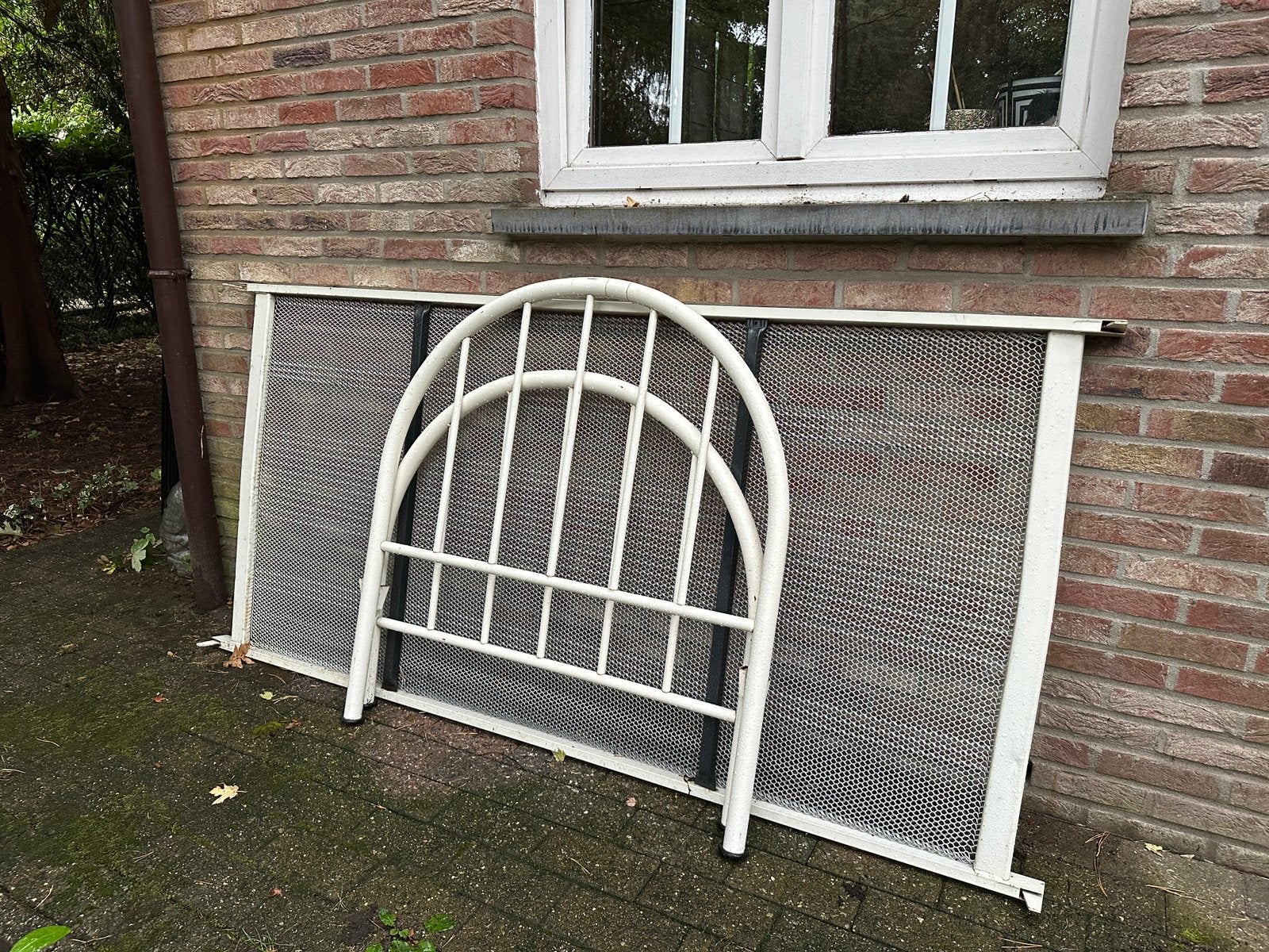 Stevig 1 persoons bed, Ophalen, Zo goed als nieuw