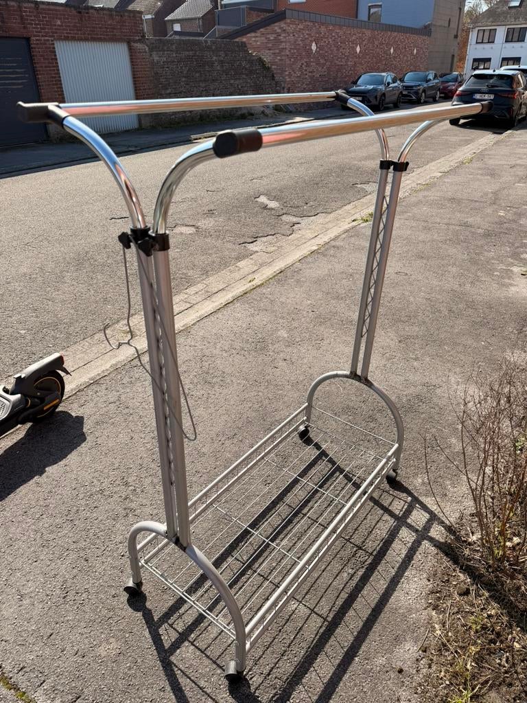 Tringle sur roulettes, Enlèvement, Utilisé
