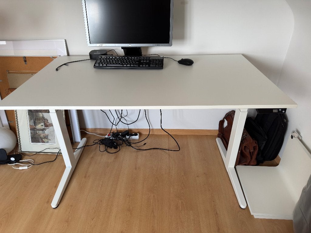 Wit zit sta bureau Ahrend 140 x 80 cm elektrisch, Huis en Inrichting, Bureaus, Ophalen, Zit-sta bureau, Zo goed als nieuw, 140 cm
