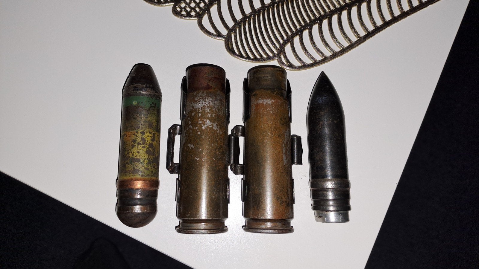 2 cm 20 mm pzbrgr minengeschoss 151/20 leeg, Verzamelen, Verzenden