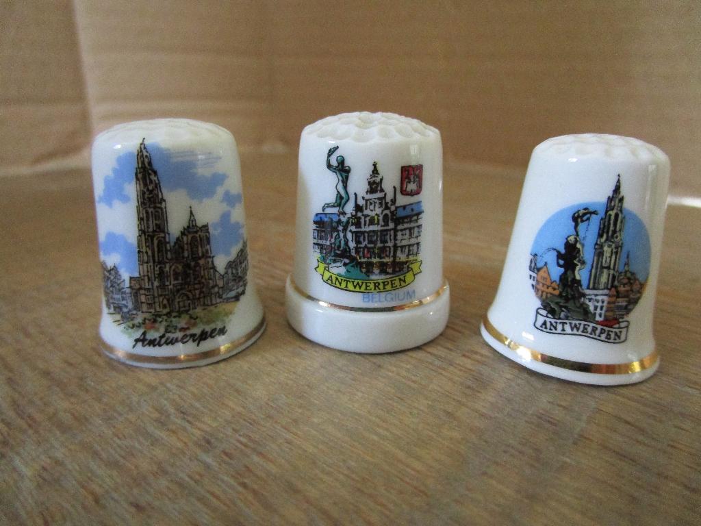 10 vingerhoedjes België, Enlèvement ou Envoi, Neuf, Porcelaine